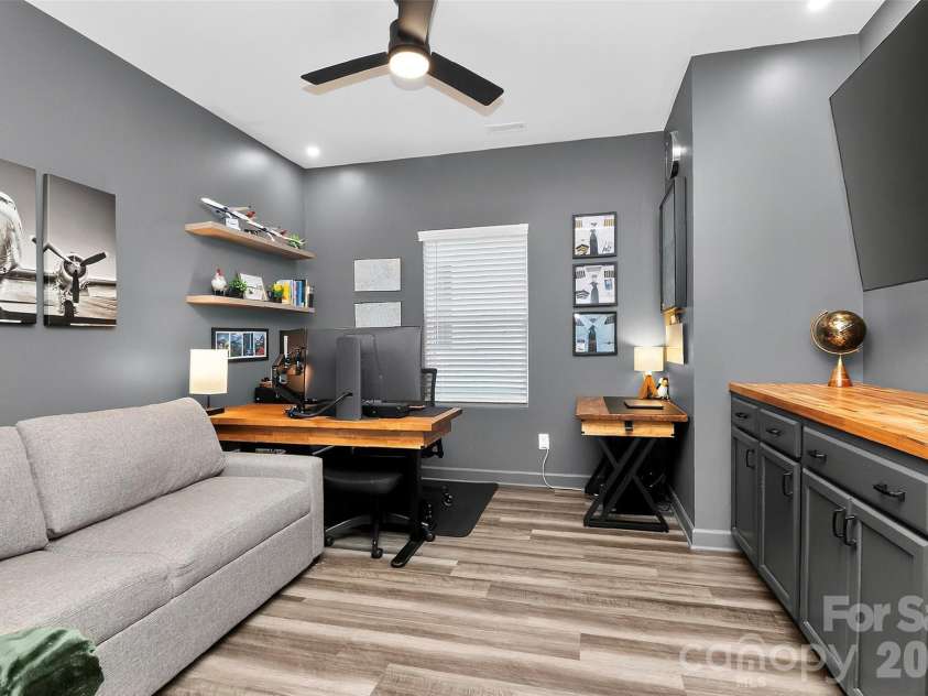 4514 Bright Road, Charlotte, NC 28214.  MLS# CAR4396374, YatesRealty ID 40790. Flex room