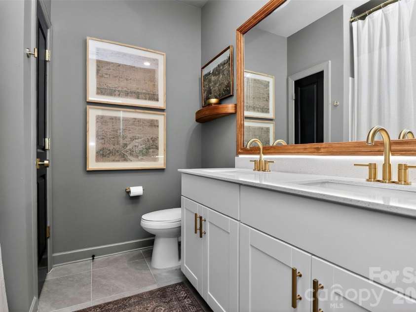 4514 Bright Road, Charlotte, NC 28214.  MLS# CAR4396374, YatesRealty ID 40790. Full bathroom