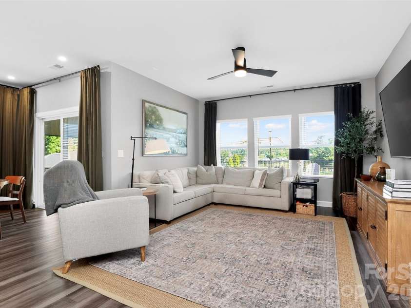 4514 Bright Road, Charlotte, NC 28214.  MLS# CAR4396374, YatesRealty ID 40790. Open concept