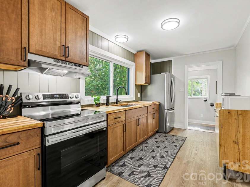 877 Confederate Avenue, Rock Hill, SC 29730.  MLS# CAR4365450, YatesRealty ID 40791. 