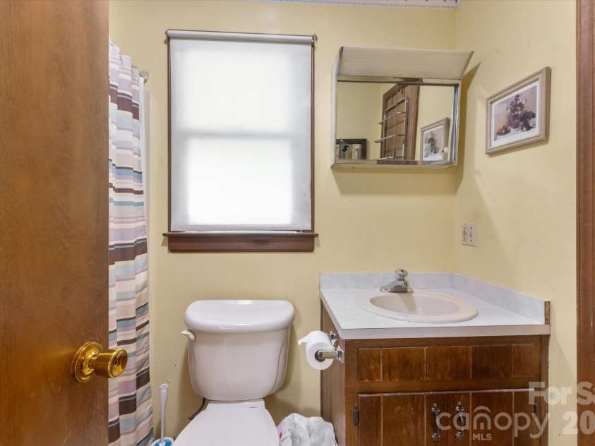 188 Woodfern Drive, Maggie Valley, NC 28751.  MLS# CAR4409833, YatesRealty ID 40792. En suite with bedroom 2