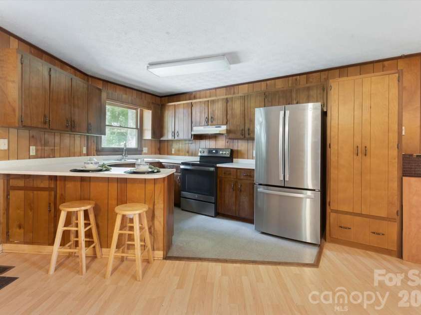 188 Woodfern Drive, Maggie Valley, NC 28751.  MLS# CAR4409833, YatesRealty ID 40792. Kitchen