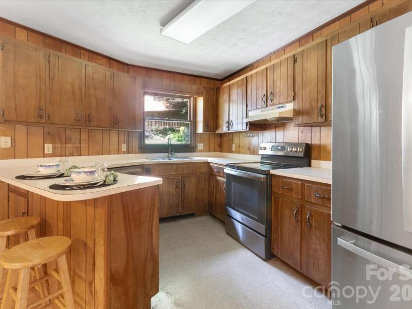 188 Woodfern Drive, Maggie Valley, NC 28751.  MLS# CAR4409833, YatesRealty ID 40792. Kitchen