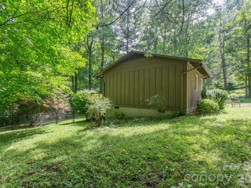 188 Woodfern Drive, Maggie Valley, NC 28751.  MLS# CAR4409833, YatesRealty ID 40792. Side view from side yard