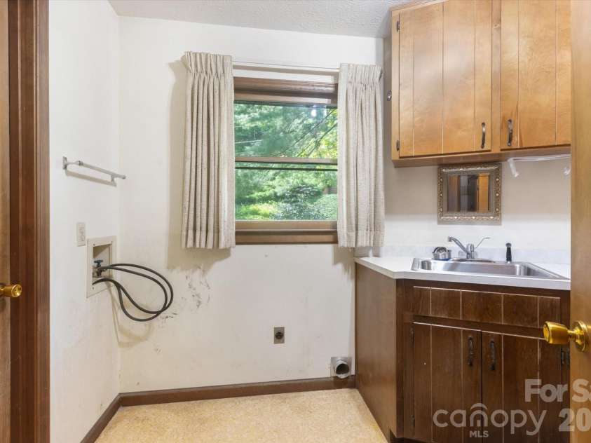 188 Woodfern Drive, Maggie Valley, NC 28751.  MLS# CAR4409833, YatesRealty ID 40792. Utility/Laundry room