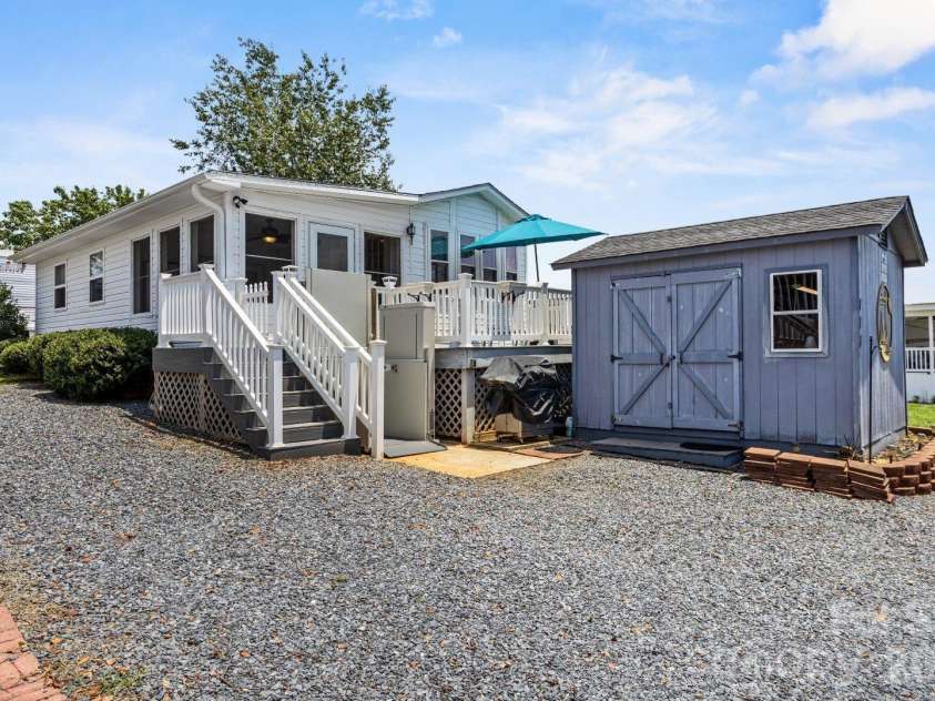 111 Scenic View Lane, New London, NC 28127.  MLS# CAR4409718, YatesRealty ID 40793. 