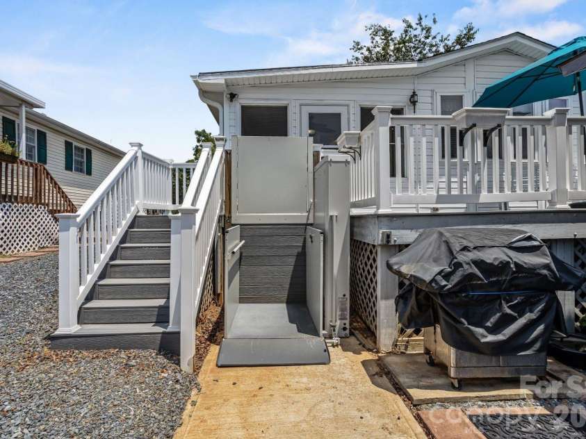 111 Scenic View Lane, New London, NC 28127.  MLS# CAR4409718, YatesRealty ID 40793. 