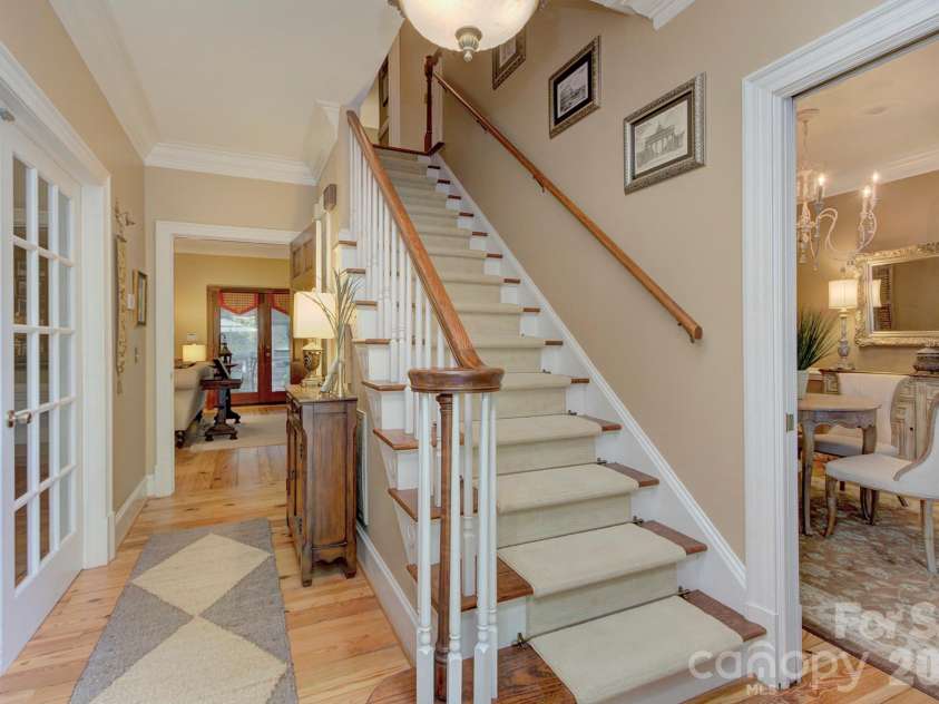 9209 Hanover South Trail, Charlotte, NC 28210.  MLS# CAR4407965, YatesRealty ID 40794. 