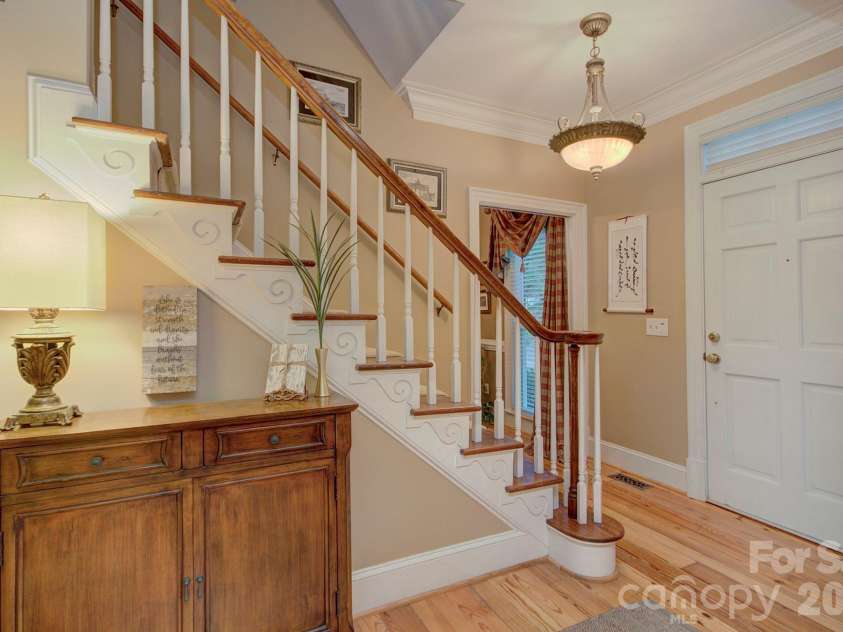 9209 Hanover South Trail, Charlotte, NC 28210.  MLS# CAR4407965, YatesRealty ID 40794. 