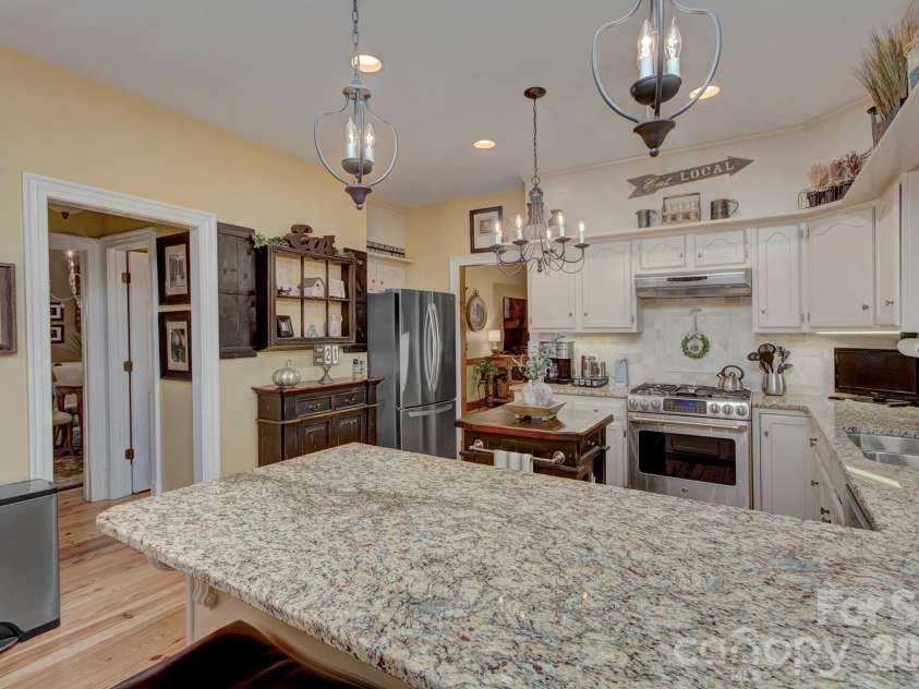 9209 Hanover South Trail, Charlotte, NC 28210.  MLS# CAR4407965, YatesRealty ID 40794. 