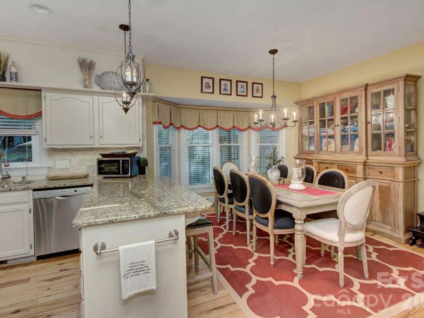 9209 Hanover South Trail, Charlotte, NC 28210.  MLS# CAR4407965, YatesRealty ID 40794. 