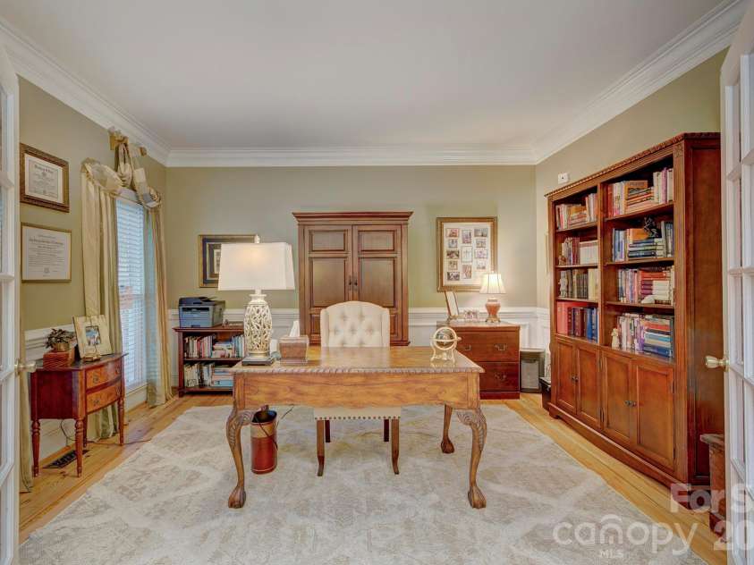 9209 Hanover South Trail, Charlotte, NC 28210.  MLS# CAR4407965, YatesRealty ID 40794. 