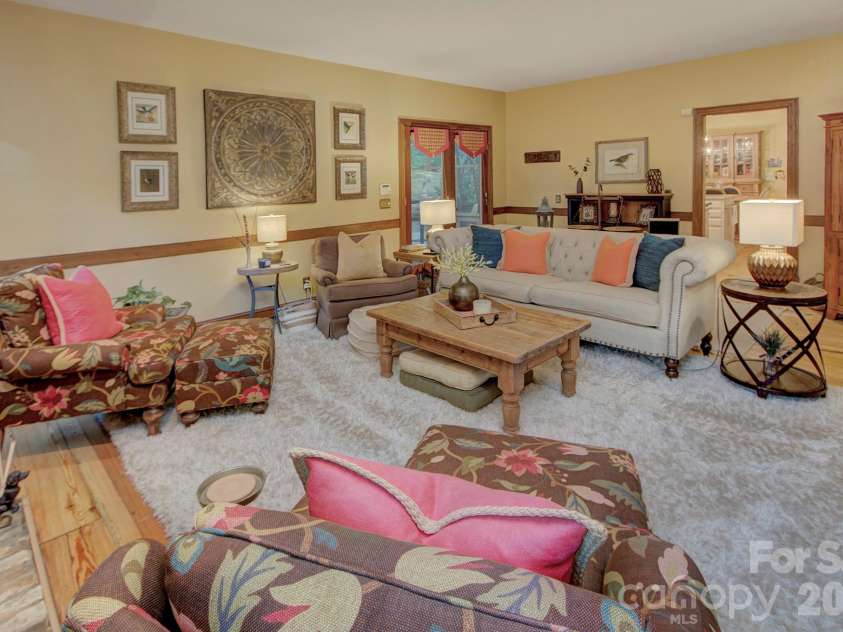 9209 Hanover South Trail, Charlotte, NC 28210.  MLS# CAR4407965, YatesRealty ID 40794. 