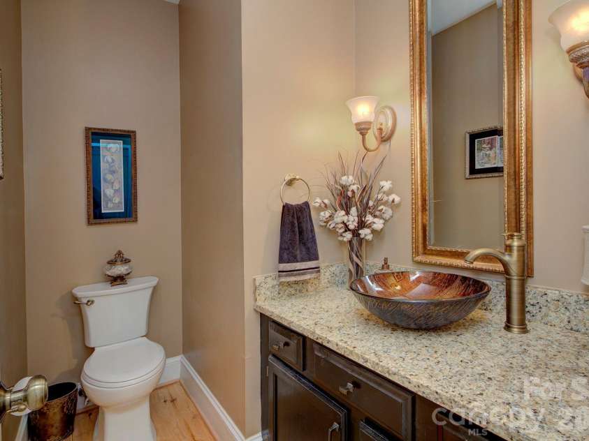 9209 Hanover South Trail, Charlotte, NC 28210.  MLS# CAR4407965, YatesRealty ID 40794. 