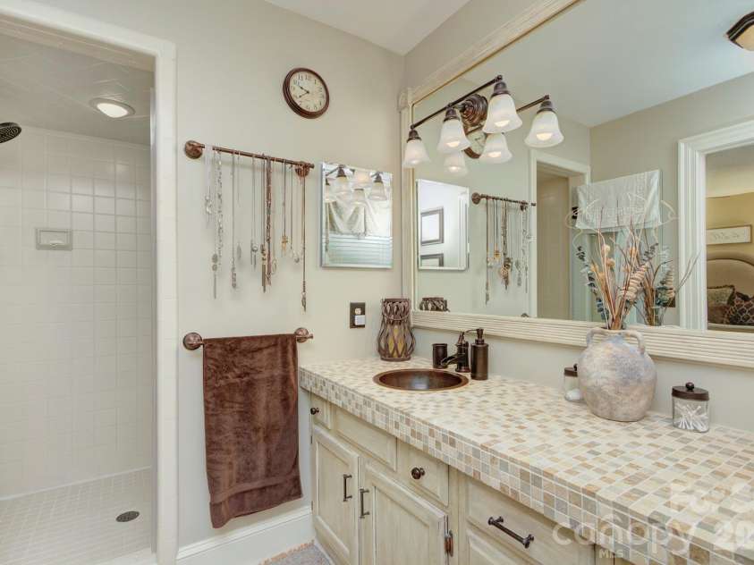 9209 Hanover South Trail, Charlotte, NC 28210.  MLS# CAR4407965, YatesRealty ID 40794. 
