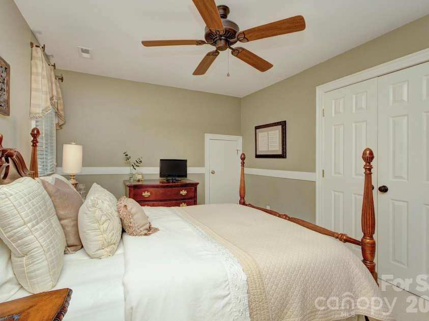 9209 Hanover South Trail, Charlotte, NC 28210.  MLS# CAR4407965, YatesRealty ID 40794. 