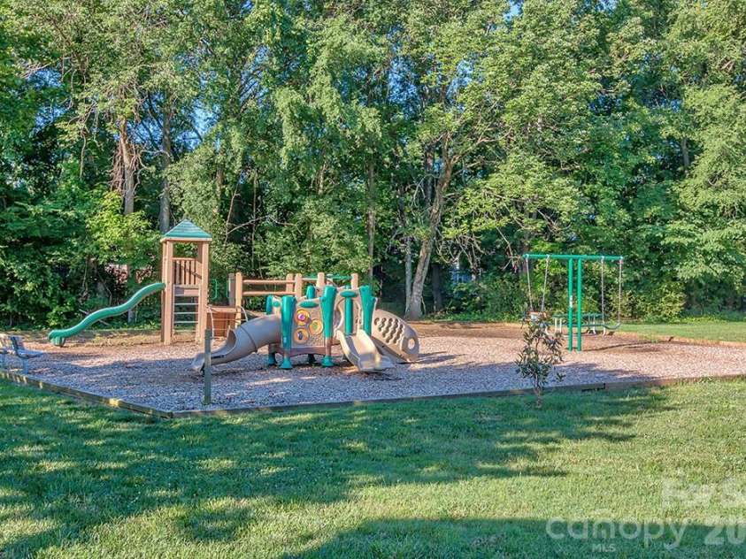 9209 Hanover South Trail, Charlotte, NC 28210.  MLS# CAR4407965, YatesRealty ID 40794. 