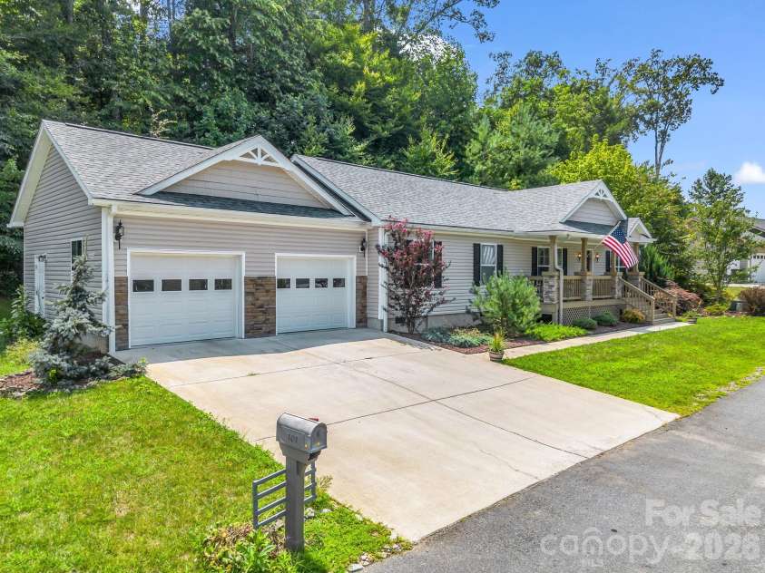 101 Plato Place, Etowah, NC 28729.  MLS# CAR4416427, YatesRealty ID 40795. 