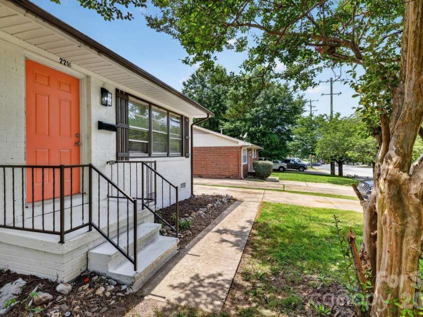2216 Milton Road, Charlotte, NC 28215.  MLS# CAR4399842, YatesRealty ID 40796. 
