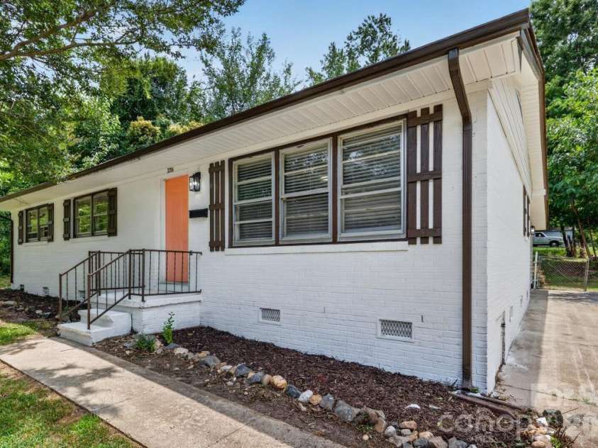 2216 Milton Road, Charlotte, NC 28215.  MLS# CAR4399842, YatesRealty ID 40796. 