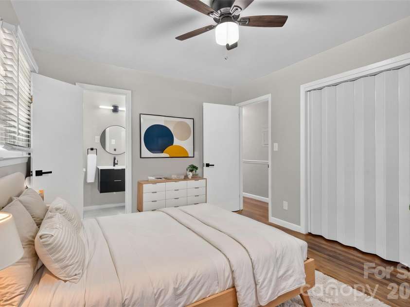 2216 Milton Road, Charlotte, NC 28215.  MLS# CAR4399842, YatesRealty ID 40796. 