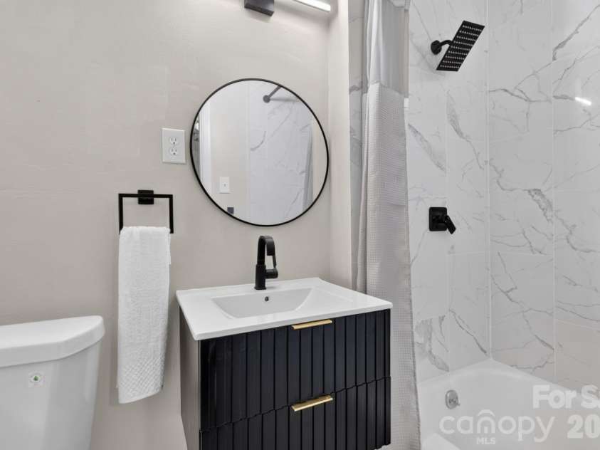 2216 Milton Road, Charlotte, NC 28215.  MLS# CAR4399842, YatesRealty ID 40796. 