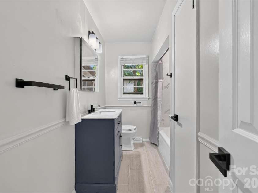 2216 Milton Road, Charlotte, NC 28215.  MLS# CAR4399842, YatesRealty ID 40796. 