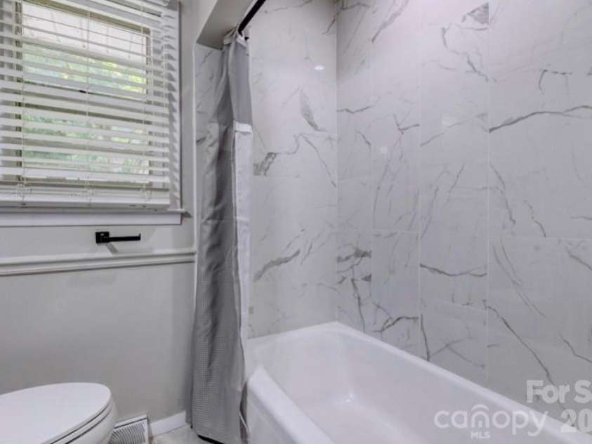 2216 Milton Road, Charlotte, NC 28215.  MLS# CAR4399842, YatesRealty ID 40796. 