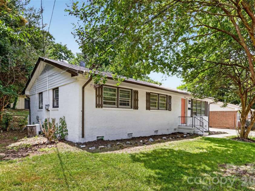 2216 Milton Road, Charlotte, NC 28215.  MLS# CAR4399842, YatesRealty ID 40796. 