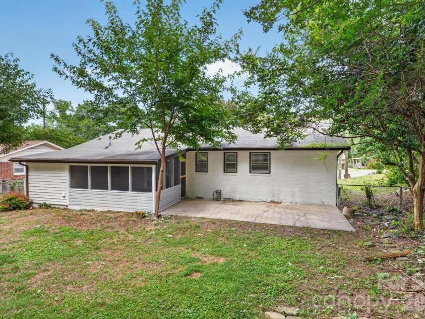 2216 Milton Road, Charlotte, NC 28215.  MLS# CAR4399842, YatesRealty ID 40796. 