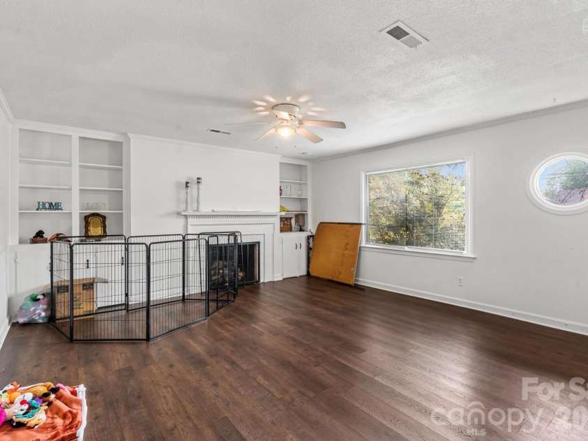 1204 fifth Avenue, Lexington, NC 27295.  MLS# CAR4376307, YatesRealty ID 40798. 