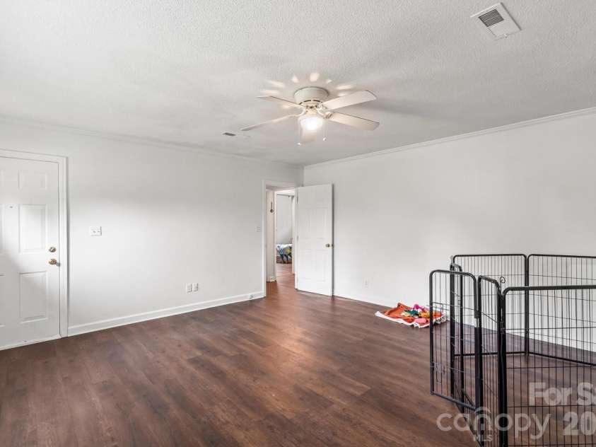 1204 fifth Avenue, Lexington, NC 27295.  MLS# CAR4376307, YatesRealty ID 40798. 
