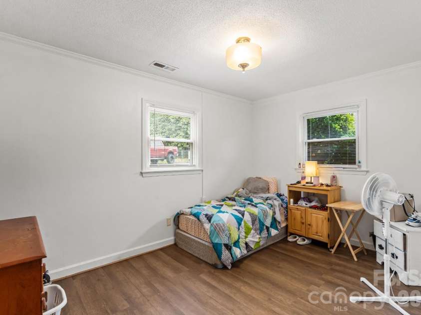 1204 fifth Avenue, Lexington, NC 27295.  MLS# CAR4376307, YatesRealty ID 40798. 