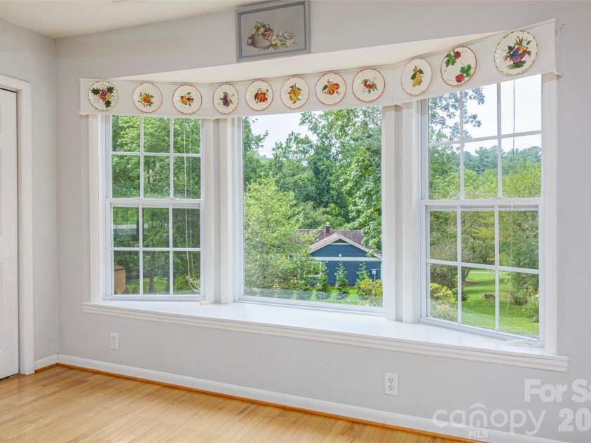 352 Cedar Lane, Arden, NC 28704.  MLS# CAR4391358, YatesRealty ID 40799. Bay Window