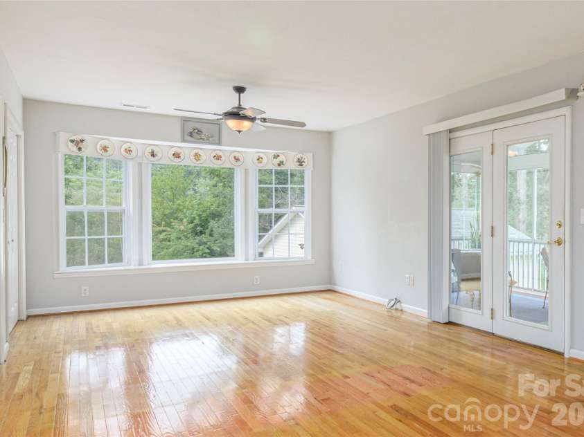 352 Cedar Lane, Arden, NC 28704.  MLS# CAR4391358, YatesRealty ID 40799. Den