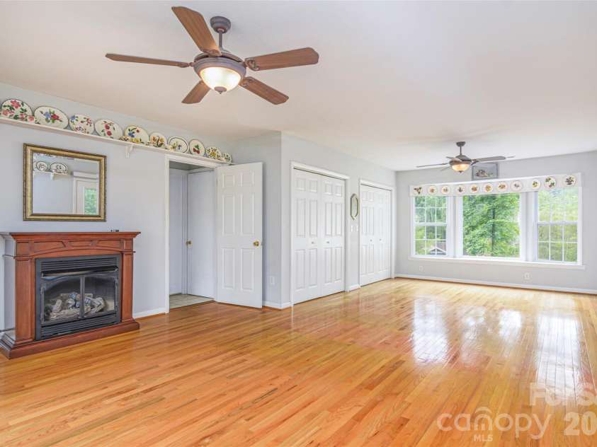 352 Cedar Lane, Arden, NC 28704.  MLS# CAR4391358, YatesRealty ID 40799. Den