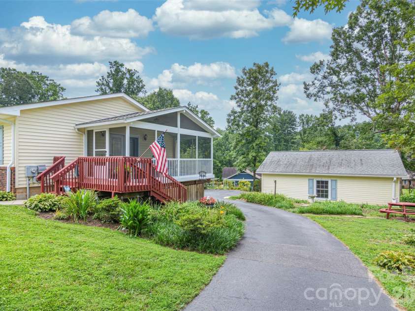 352 Cedar Lane, Arden, NC 28704.  MLS# CAR4391358, YatesRealty ID 40799. Driveway