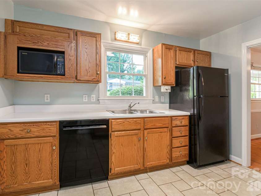 352 Cedar Lane, Arden, NC 28704.  MLS# CAR4391358, YatesRealty ID 40799. Kitchen