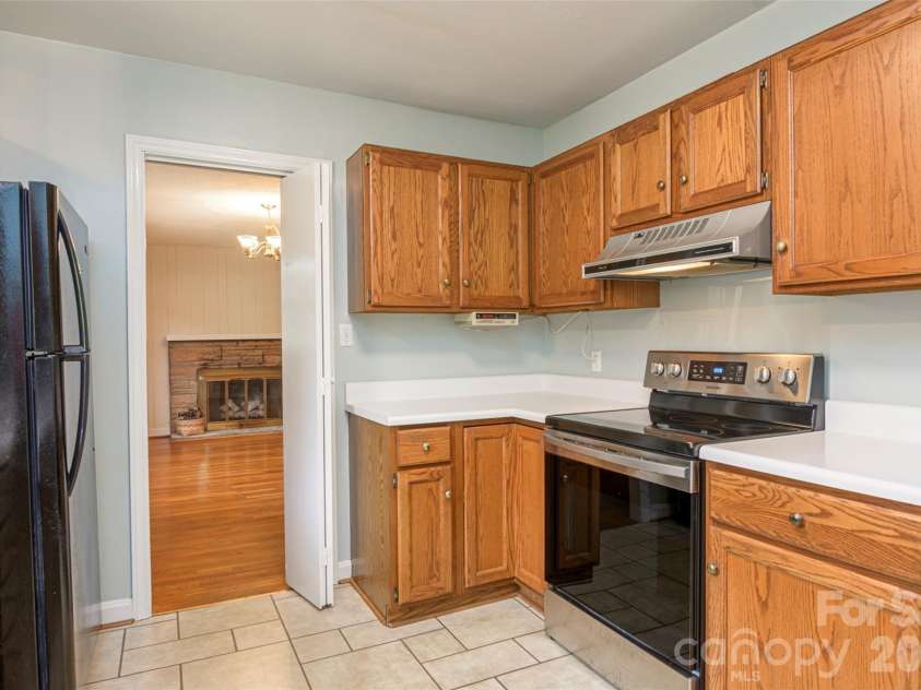 352 Cedar Lane, Arden, NC 28704.  MLS# CAR4391358, YatesRealty ID 40799. Kitchen