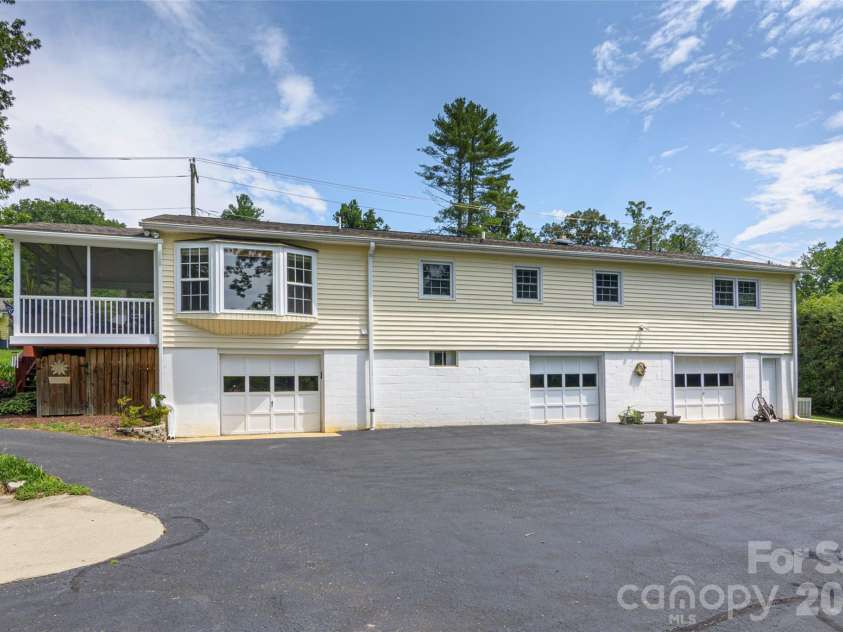 352 Cedar Lane, Arden, NC 28704.  MLS# CAR4391358, YatesRealty ID 40799. Large Parking Area and Garage Space