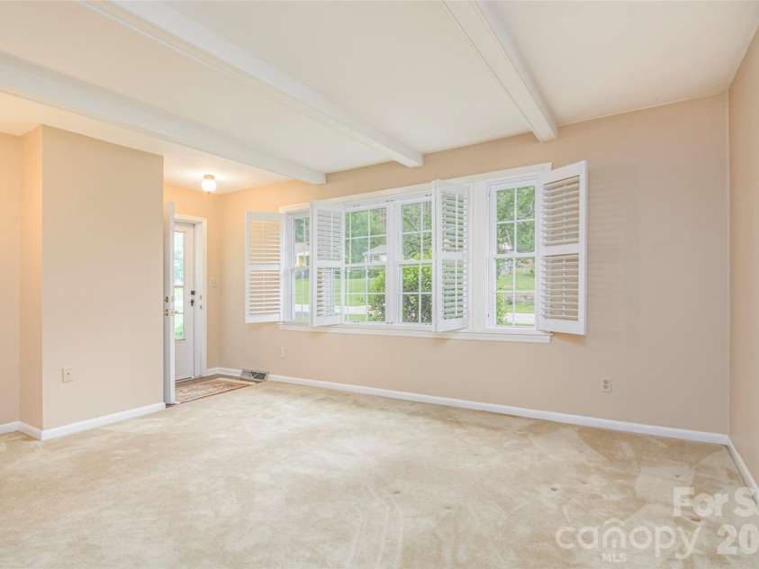 352 Cedar Lane, Arden, NC 28704.  MLS# CAR4391358, YatesRealty ID 40799. Living Room