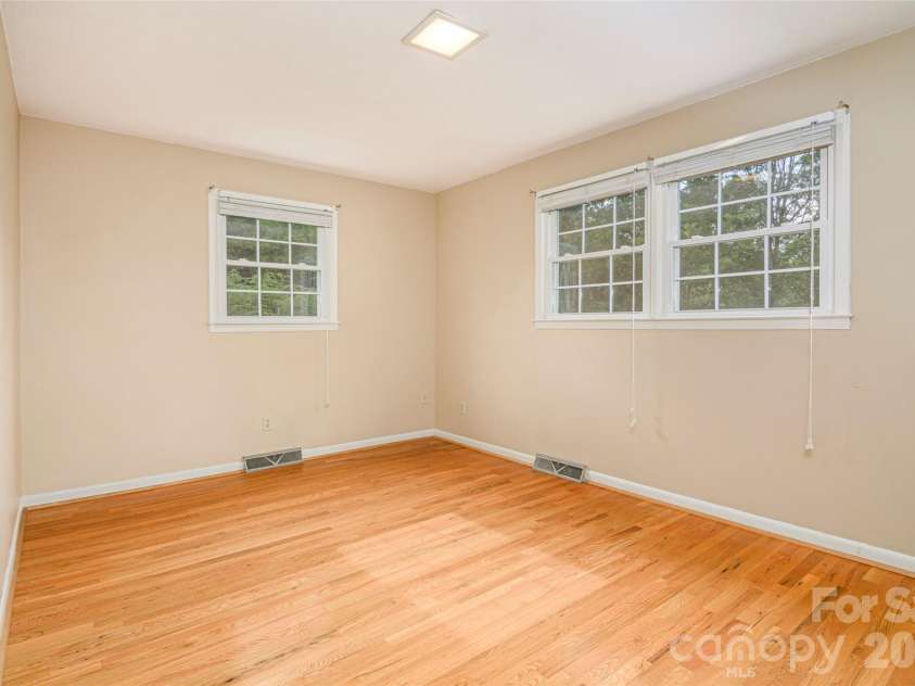 352 Cedar Lane, Arden, NC 28704.  MLS# CAR4391358, YatesRealty ID 40799. Primary Bedroom