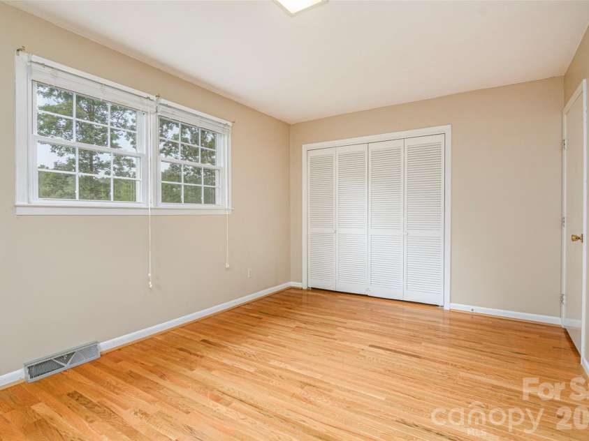 352 Cedar Lane, Arden, NC 28704.  MLS# CAR4391358, YatesRealty ID 40799. Primary Bedroom