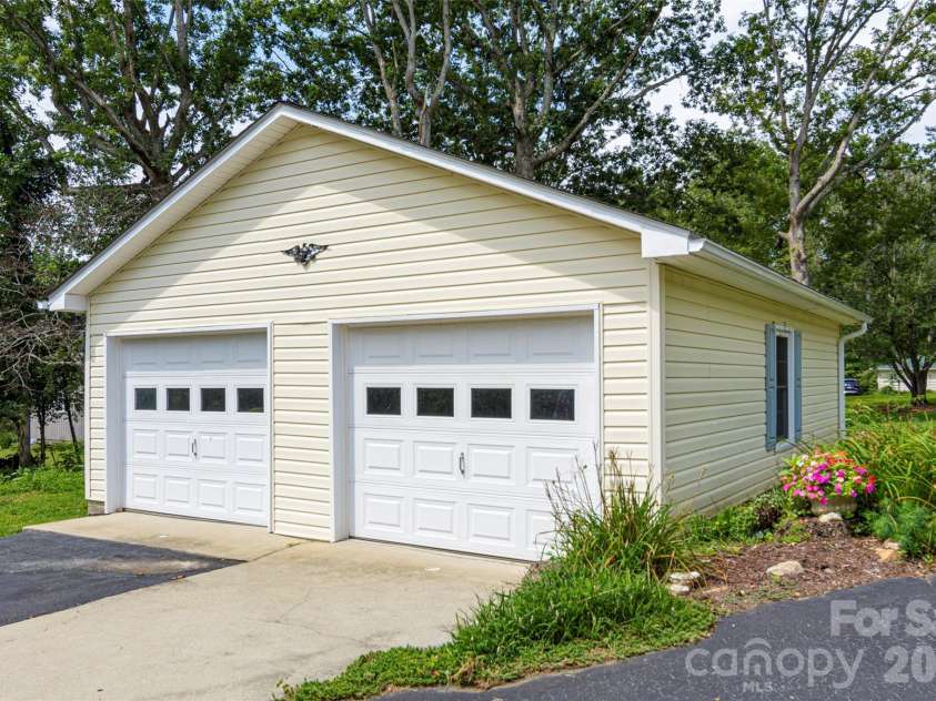 352 Cedar Lane, Arden, NC 28704.  MLS# CAR4391358, YatesRealty ID 40799. Two Car Detached Garage