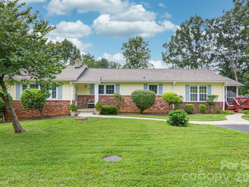 352 Cedar Lane, Arden, NC 28704.  MLS# CAR4391358, YatesRealty ID 40799. Welcome to 352 Cedar Lane