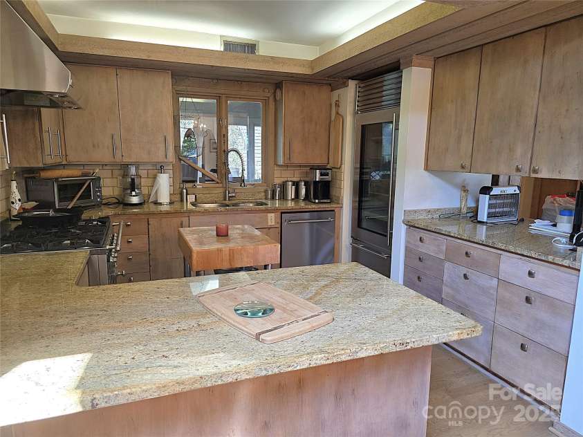 6580 Central Drive, Conover, NC 28613.  MLS# CAR4321252, YatesRealty ID 408. 