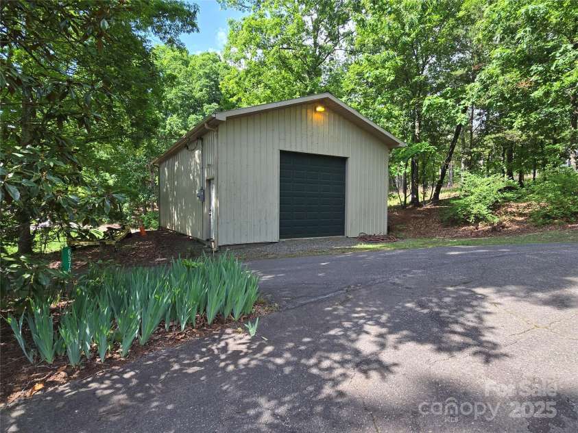 6580 Central Drive, Conover, NC 28613.  MLS# CAR4321252, YatesRealty ID 408. 