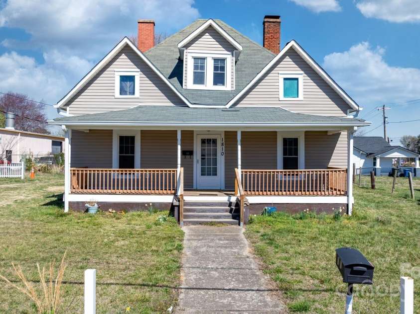 1810 1st Avenue, Hickory, NC 28602.  MLS# CAR4239696, YatesRealty ID 4080. 