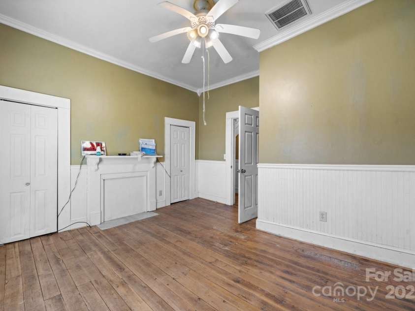 1810 1st Avenue, Hickory, NC 28602.  MLS# CAR4239696, YatesRealty ID 4080. 