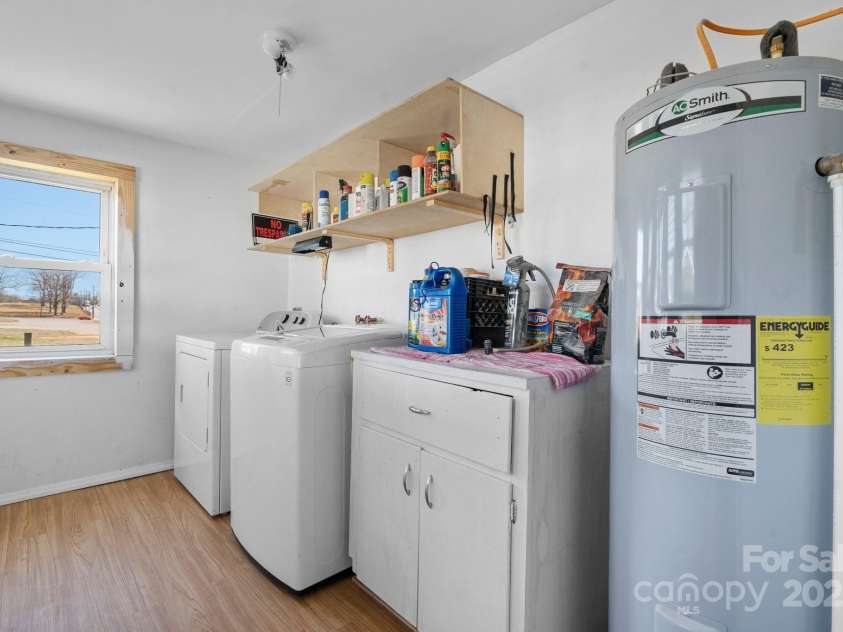 1810 1st Avenue, Hickory, NC 28602.  MLS# CAR4239696, YatesRealty ID 4080. 